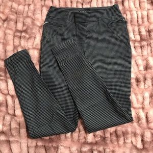 Women’s Size S Soho Black and Grey Gingham Print Unique Pants